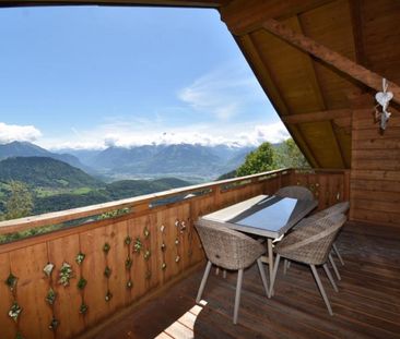 Elegantes und geräumiges Dachgeschoß - Photo 2