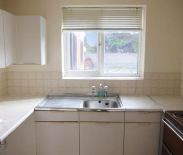 1 bedroom ground floor flat to rent - Photo 2