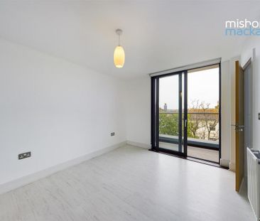 2 bedroom penthouse to rent - Photo 2