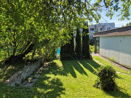 Großzügiger Bungalow mit Gebirgsblick und Außenpool im Herzen von Leonding! 250 m² WNFL, Grund 2.156 m², Doppelgarage! - Photo 2