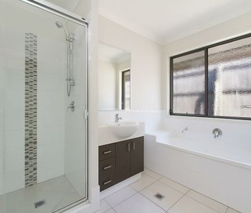 14 Aspect Place, Pacific Pines QLD 4211 - House For Rent | Domain - Photo 6