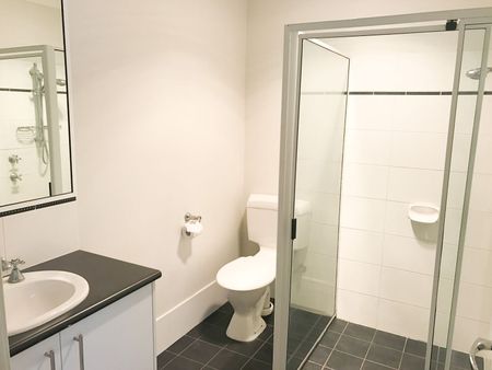 Comfortable Living with Plenty of Space - Photo 5