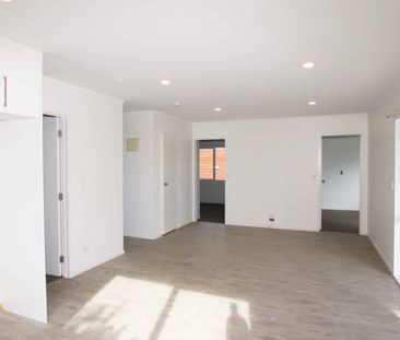 Easy Living - Photo 2