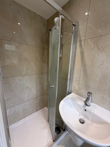 self contained studio flat inclusive of bills 950£ - Photo 3