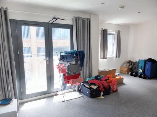 2 bedroom flat to rent - Photo 1