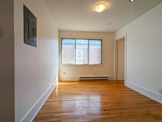 10653 Rue de Lille Montréal (Ahuntsic-Cartierville), QC H2B - Photo 1