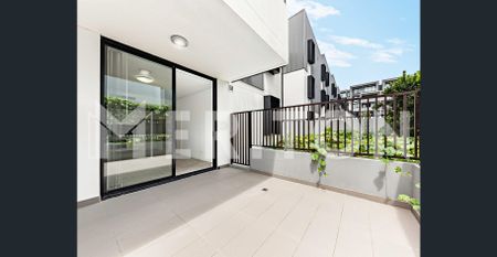Sun-filled Courtyard Apartment with Floorboards Throughout - Photo 5