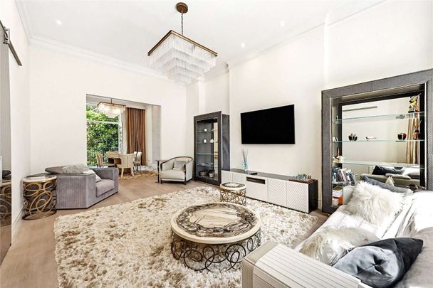 Exceptional Freehold Family Residence with Private Garden and Balcony Overlooking Prestigious Garden Square - Photo 1