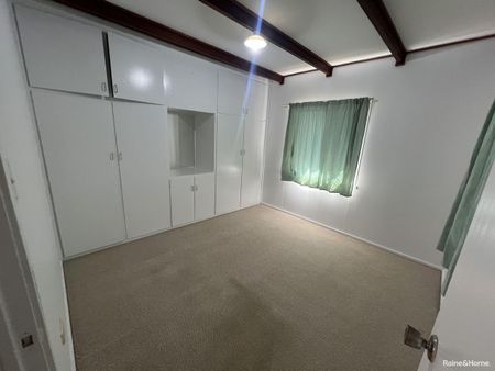 Cozy 2 Bedroom Unit! - Photo 2