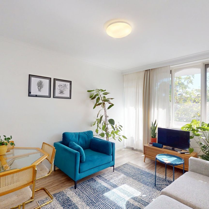Light, Lifestyle and Location - Photo 1