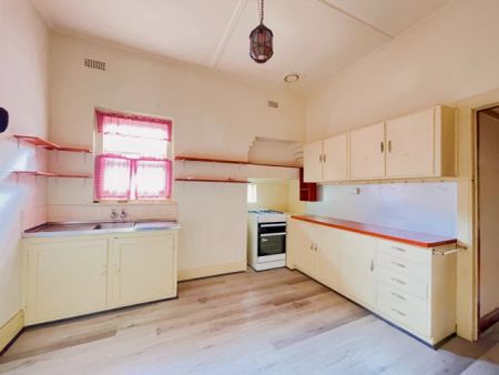 2 Bed, 1 Bath - Photo 4