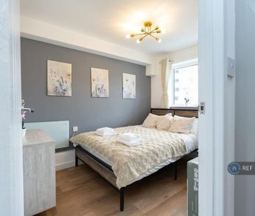 3 bedroom flat to rent - Photo 5