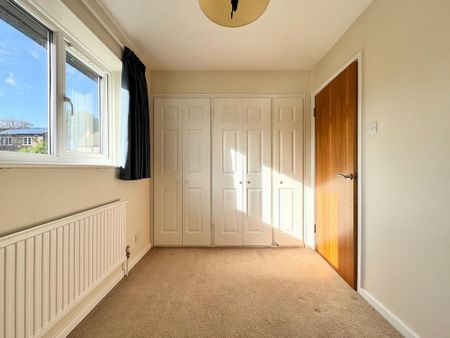 4 bedroom link detached house to rent - Photo 5