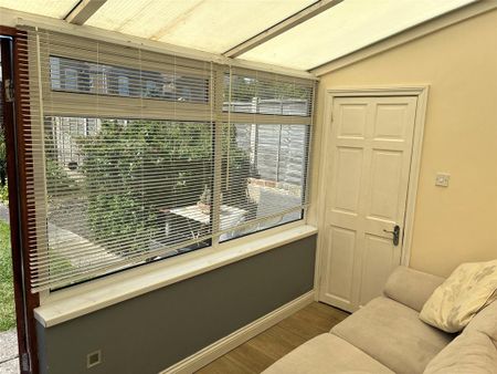 1 bedroom in a house share to rent - Photo 4