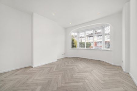 4 bedroom semi-detached house to rent - Photo 3