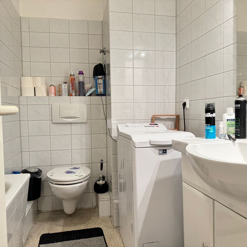 Gemütlich und Zentral – 2-Zimmer-Wohnung mit offener Wohnküche und Badewanne - Photo 1