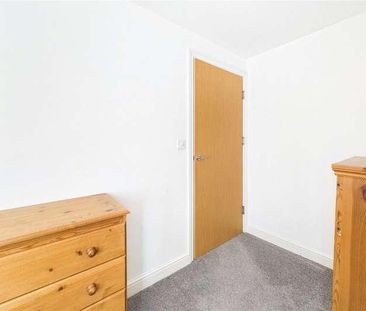 Commonwealth Drive, Three Bridges, Crawley, West Sussex, RH10 - Photo 6