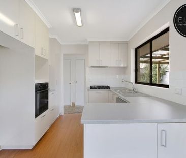 8 Renwick Court, Lavington - Photo 2