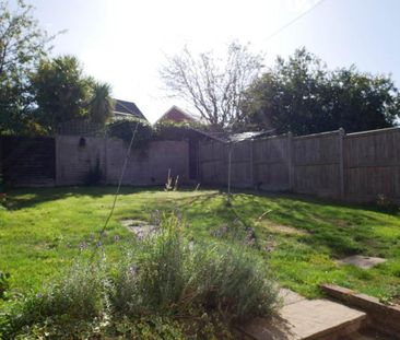 3 bedroom semi-detached house to rent - Photo 5