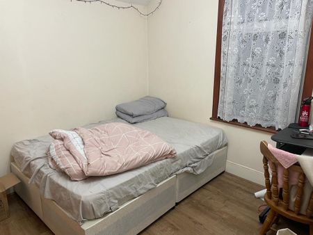 Room in a Shared House, Plashet Road, E13 - Photo 2