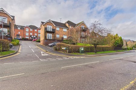 2 bedroom Flat in Morris Mews, Loudwater - Photo 4