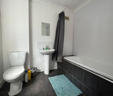 4 bedroom semi-detached house to rent - Photo 3