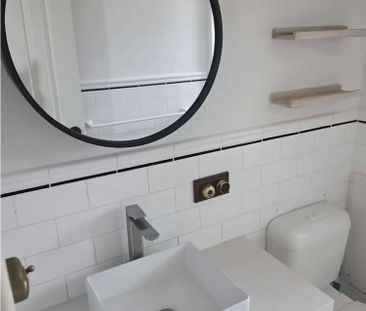 East Perth - Photo 5