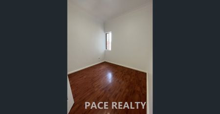 Fresh painting 4 bedroom townhouse for lease! - Photo 5