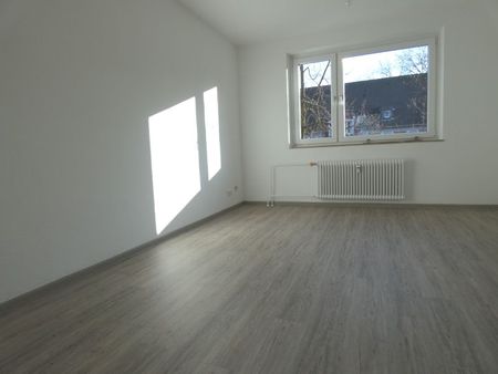 *** Altbau-Liebhaber aufgepasst! 2 Zimmerwohnung + Wohnküche + Mansarde! *** - Photo 2