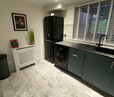 Park Avenue, Milngavie - Photo 2