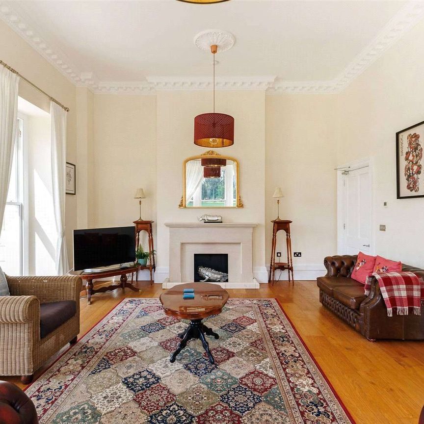 Having previously been restored, this is a beautifully appointed Manor House dating back to the mid-19th century and situated close to Greenham Common. - Photo 1