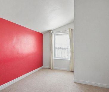 3 bedroom end of terrace house to rent - Photo 3