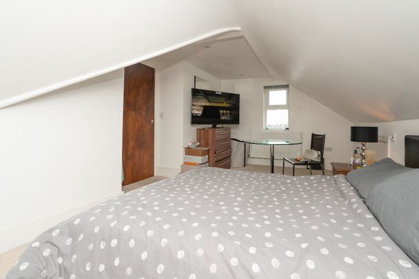 Flat 5 64 Chalk Hill - Photo 1