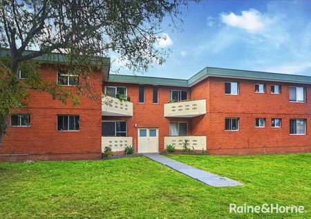 Spacious 2 Bedroom unit - Photo 2