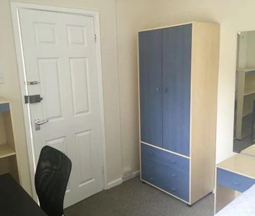 6 bedroom house to rent - Photo 2