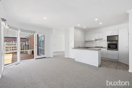 3 BEDROOM HOME IN EXCELLENT LOCATION - Photo 4