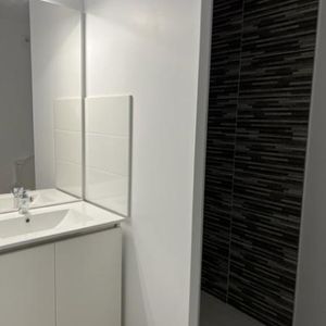 Location Appartement 1 pièce 28m² BRIGNOLES 83170 - Photo 2