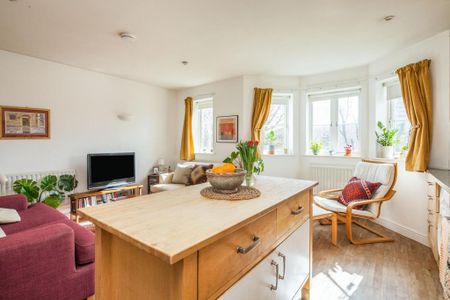 2 bedroom flat to rent - Photo 2