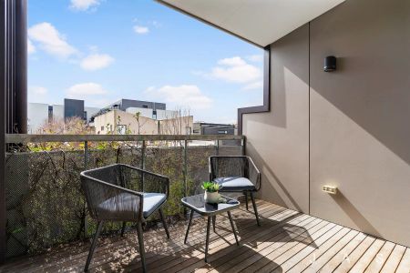 “Bright Apartment Living, Walk-To-Everything” - Photo 5