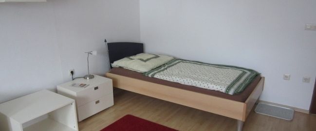 Komplett möbliertes Appartement in Dingolfing - Foto 1