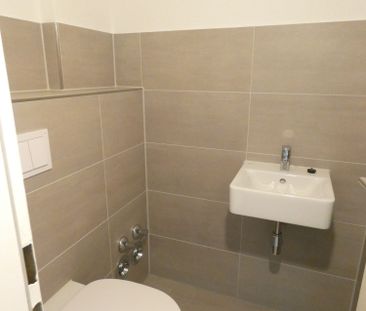 *** Attraktive 3-Zi.-EG-Whg. mit Balkon! Erstbezug nach Sanierung! *** - Photo 4