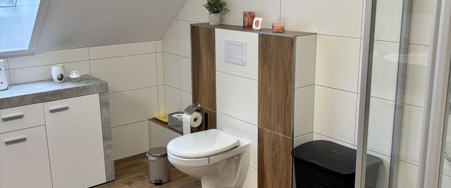 Moderne 2-Zimmer-Oberwohnung mit Balkon in Moormerland-Warsingsfehn! - Foto 1