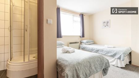 3-bedroom apartment to rent in Drimnagh, Dublin - Photo 3