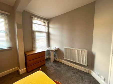 4 bedroom flat to rent - Photo 5