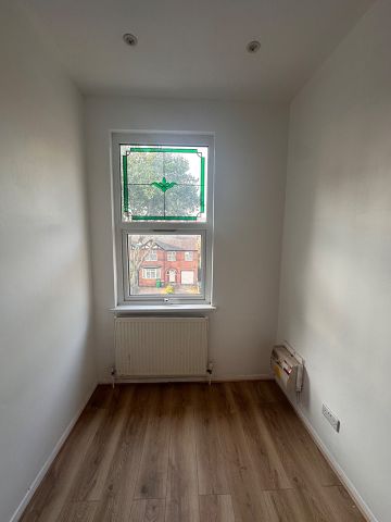 2 Bed Flat, Gregory Boulevard, NG7 - Photo 3