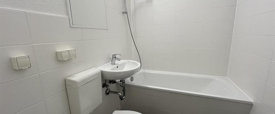 Gut geschnittene 4 Zimmer Wohnung mit Balkon! 1 Monat kaltmietfrei! - Foto 1