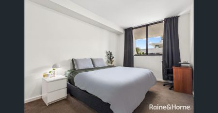 Bright & Airy - Photo 2