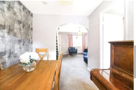 3 bedroom semi-detached house to rent - Photo 3