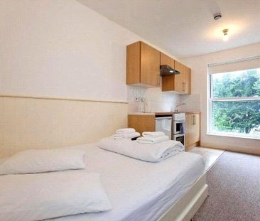 Studio to rent - Photo 2