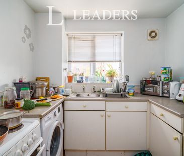 2 bedroom flat to rent Dads Wood - Photo 2